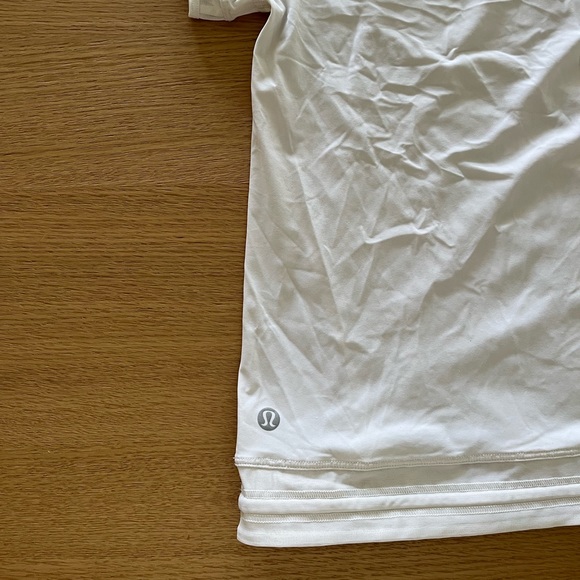 Lululemon t shirt size 4 - Picture 4 of 4